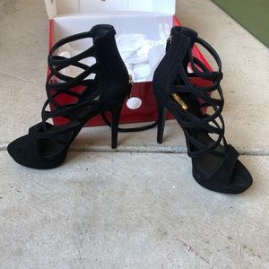 Black stilettos Guess zipper new with box size 7